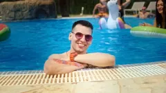 Eksplozja letniego szaleństwa! Nowa produkcja zespołu Bayera oczarowuje Polaków! „Bujaj„ to wakacyjny hit!