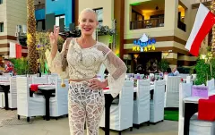 Elwira Mejk w śmiałej stylizacji! Dekolt, płaszczyk i buty do kolan rozgrzały fanów do czerwoności