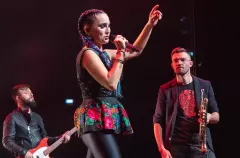 Emilia Sanecka w stroju podkreślającym krągłości i dekolt. Gwiazda zespołu disco polo Daj To Głośniej wygląda zjawiskowo!