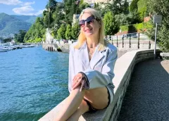 Fan rozpiął koszulę przed Magdą Narożną. To co miał na klatce piersiowej rozbawiło wokalistkę do łez