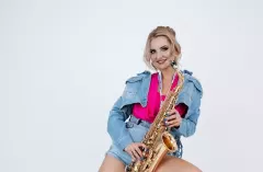 Fani oniemieli! Dorota Pstrągowska z MIG w zjawiskowej sesji – takiej stylizacji jeszcze nie miała