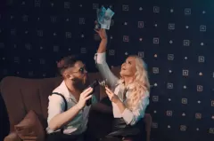 Nokaut & Vinez zaszaleli. Ich „Dama serca” stanie się hymnem pokerzystów? 