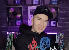 Uwielbiany gwiazdor disco polo zaskakuje fanów! Nowe klipy powstaną w Bułgarii. Co szykuje Gesek?! 