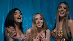 Gorąca nowość! Top Girls i mega premiera ”Miłością pijana” robi furorę w sieci. Komentarze szokują!
