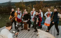 Gorąca premiera z Podkarpacia! Demeters wydali folkowy hit „Rzeszowska Dziewczyna”