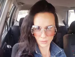 Gorąca sesja popularnej gwiazdy disco polo w stylu dożynkowym! Joanna Kaczanowska - Etna pozuje w stroju kąpielowym na sianie!