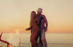 Grupa Freaky Boys zaskoczyła premierą pt. „Wypijmy Za To„ Fani „takie hollywood na bogato„