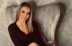 Prześliczna gwiazda disco polo odsłoniła kształtny biust! Fani oniemieli! Jest idealny?!