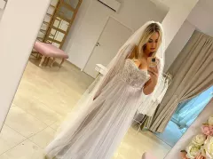 Znana gwiazda disco polo na przymiarkach sukni ślubnej! Wygląda spektakularnie! Paula Karpowicz wybrała tę jedyną?! 