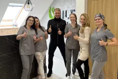 Gwiazdor disco polo Marek z zespołu News poprawił swój wygląd i zafundował sobie zęby „udało się wypracować zniewalający efekt„