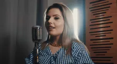 Uwielbiana wokalistka disco polo w wielki przeboju „Złote tarasy„! Posłuchajcie utwór Mr.Polska brzmi w wersji DISCO!