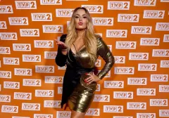 Gwiazda zespołu Top Girls odchyliła bluzkę i pokazała piękne ciało. Fani zauroczeni wokalistką disco polo!