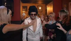 Gwiazdor disco polo wygląda identycznie jak Elvis Presley? Zaskakujący materiał w sieci! Nowość ”Ciebie chcę” podbija już internet!