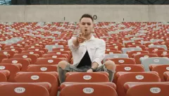 Gwiazdor disco polo stworzył hymn popularnej imprezy! Roztańczony Narodowy porwie tłumy do tańca?! 