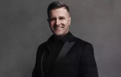 Gwiazdor disco polo szokuje: Bartosz Jagielski ogłasza rozwód i składa życzenia byłej żonie oraz jej nowemu partnerowi

