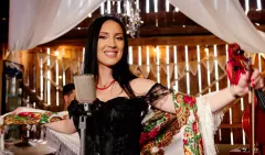 „Hej tam za górą” od Iwony Cichoń to folkowe disco polo z duszą – takiej energii brakowało na scenie!