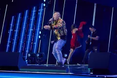 Hejt, groźby śmierci i kompromitacja w TV! Gwiazdor disco polo po „Must Be The Music” boi się wyjść na ulicę


