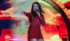 Iness zachwyca na Sylwestrze z Republiką! Taneczny hit ”Hi Fi Superstar” podbił publiczność w Chełmie