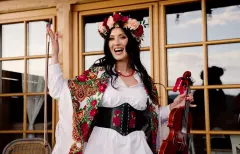 Iwona Cichoń zaskakuje nowością „Hej tam za górą” – fani folkowych brzmień będą pod wrażeniem

