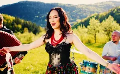 Iwona Cichoń znów namieszała. „Nie daleko młyna" to góralski hit, który już podbija sieć