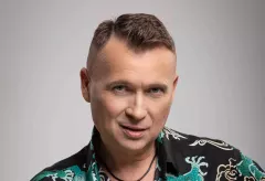 Gwiazdor disco polo pokazał swój dom! Jest skromnie i pięknie?! Jego wnętrze zaskakuje! 