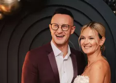 Jakub Urbański z zespołu Playboys świętuje 10. rocznicę ślubu z żoną Eweliną. Wzruszający wpis artysty