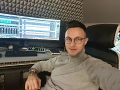 Tak wyglądał gwiazdor disco polo przed zrobieniem wielkiej kariery! Skomentowali to inni artyści m.in. Nowator i MiłyPan
