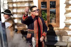 Jest najlepszym góralem w disco? "Bida w kraju” Kordiana robi furorę! Teledysk w góralskim klimacie zachwyca!