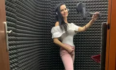 Znana wokalistka disco polo przyłapana w studio nagraniowym! Mamy FOTO! Fani Etny zachwyceni! 