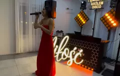 Gwiazda disco polo Justyna Lubas Oczarowała Gości Weselnych – VIDEO podbija INTERNET! 