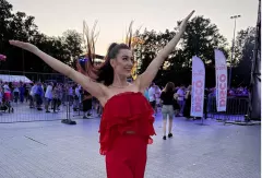 Justyna Lubas w Turcji! Gwiazda disco polo pyta, czy fani chcą styl latino jak Skolim czy klasykę disco polo jak Bayera? Jak dzielą się głosy?!


