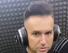Kamil Chludziński przyłapany w studio nagraniowym! Gwiazdor disco polo pracuje nad nowymi przebojami?! Artysta ”Czas na zmiany”