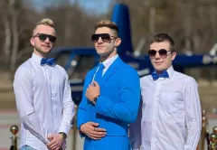 Kamil Kossakowski Discoboys przyłapany na planie nowego klipu! Gwiazdor disco polo wynajął helikopter!