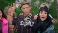 Kamil Kossakowski DiscoBoys wydał właśnie wyczekiwaną premierę pt. ”Niebieskie oczy” Nowość ma szansę stać się wielkim HITEM?! 