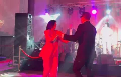 Kasia Cichopek w namiętnych uściskach gwiazdora disco polo. Co tam się działo!