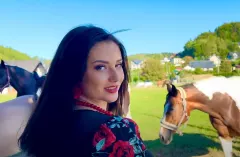Kasia & Jędrek prezentują piosenkę „Charakterna Panienka”