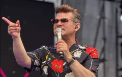 Kilka tysięcy rąk w górze i jeden hit, który zna każdy. Tak grał Zenek na Juwenaliach w stolicy disco polo