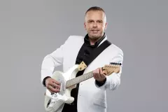 Kolejny milioner w branży disco polo! Znany wokalista może otwierać szampana?! Ten wynik wprawia w zachwyt! 