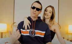 Kontrowersyjny tekst i ciekawe brzmienie w disco polo, czyli zaskakująca nowość od formacji Swinger pt. ”Nie udawaj” szaleje w sieci!