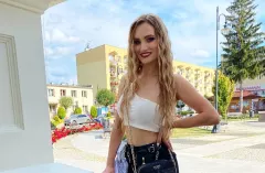 Krok od wpadki, artystka pokazała za dużo?! Mega głęboki dekolt wokalistki disco polo!