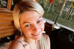 Królowa disco polo przyłapana na czułych objęciach z ukochanym! Magda Narożna odpoczywa w doborowym towarzystwie! Fani „Ślicznie gołąbeczki„