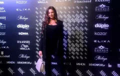Krótka sukienka odsłoniła zgrabne nogi znanej wokalistki disco polo! Gorący widok rozpalił wyobraźnię fanów do czerwoności!