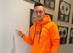 Kuba z zespołu Playboys zasiadł przy pianinie i zaskoczył wykonaniem piosenki „Nie będę błagał”

