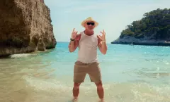 Kultowy hit lata w nowej odsłonie. Pudzian Band przerobił „Chałupy Welcome To" Zbigniewa Wodeckiego!