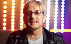 Legendarna formacja disco polo Top One zaskoczyła genialną premierą  w stylu glamour pt. „Paryska Dama„! Fani zachwyceni! Wiemy co piszą! 
