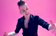 Licznik nie zwalnia! Debiutancki numer Kacpra Raduchowskiego „Ja to mam styl” z doskonałym wynikiem!