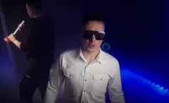 Loverboy: Mistrz tworzenia przebojów! „Podbijaj świat„ wkręca Polaków!