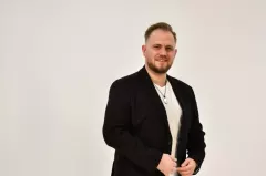 Łukasz Mycka stworzył PoZmroku po stracie żony. Teraz wydał „Tego lata (Tylko z Tobą)"