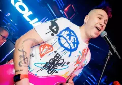 Luxon od Skolima wytatuował sobie fragment piosenki pt. „Temperatura„. Szalony pomysł gitarzysty!
