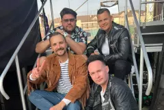 Maciej Smoliński: Energetyczny prezenter, utalentowany wokalista disco polo! Zobacz spektakularny występ w Domaniewicach